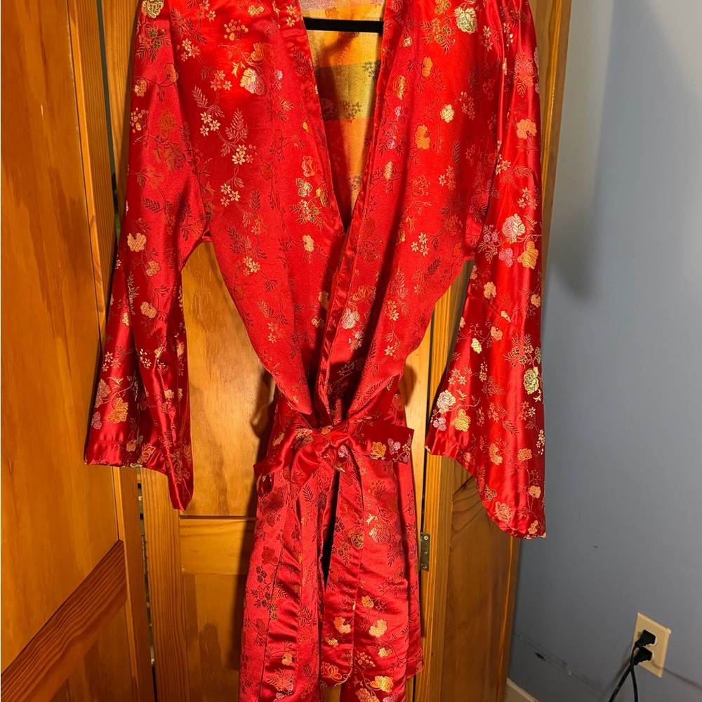 Exquisite Vintage Pier 1 Asian Pearl Red Kimono with Gold Accents